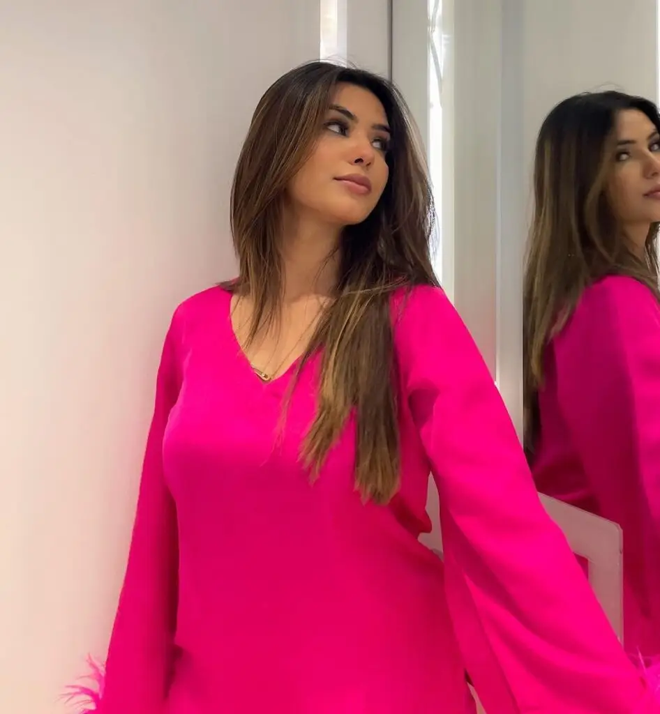 Manahil Independent Pakistani Call Girl in Dubai luxury setting