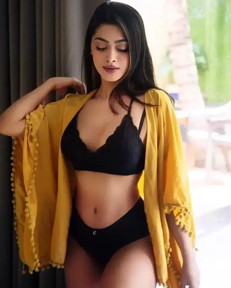 A beautiful profile photo of the sweet Mirdif escorts companion, Zoya